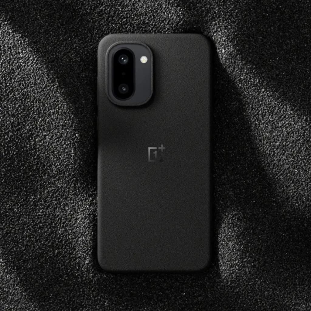 Capa magnética OnePlus 15R Sandstone Preto com textura arenosa antiderrapante, acabamento fosco, logo central e recorte preciso para câmera dupla