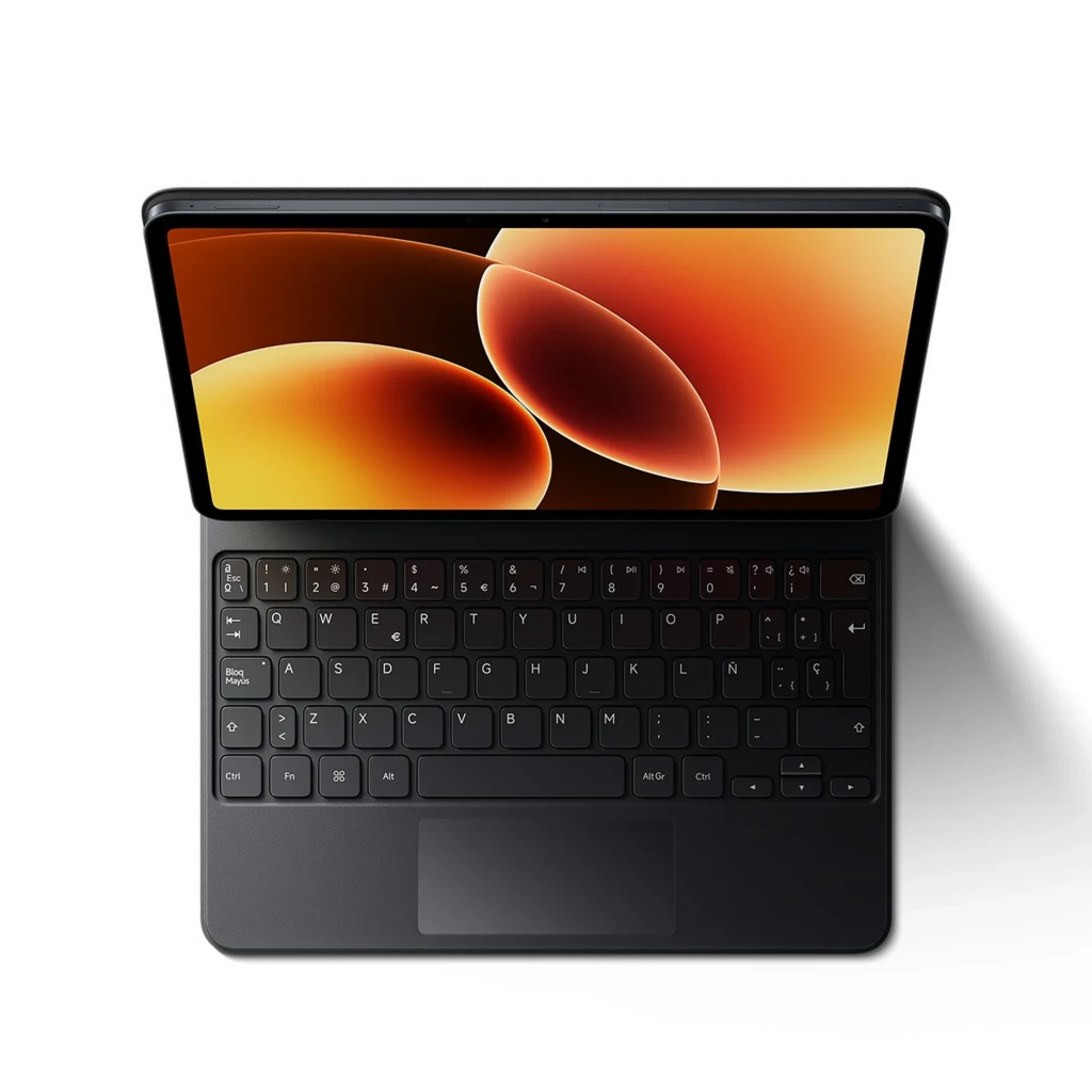 Teclado magnético preto para Xiaomi Pad 8 e 8 Pro, layout completo com touchpad, capa traseira com recorte para câmera e acabamento premium elegante - Item1