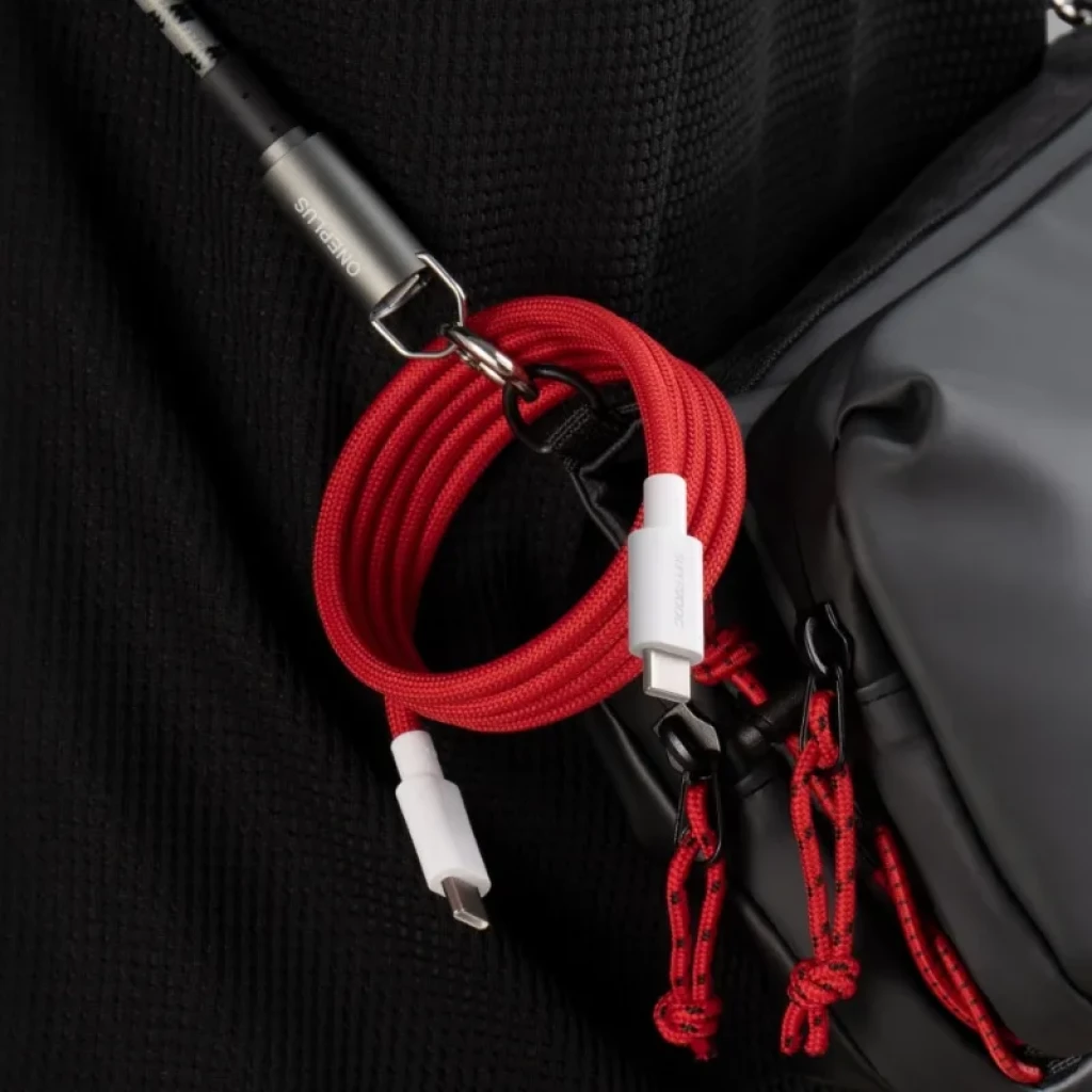 OnePlus Magnetic Cable Tipo C a Tipo C 120cm Rojo, cable trenzado rojo con conectores USB-C blancos, diseño resistente y flexible para carga y datos - Ítem2