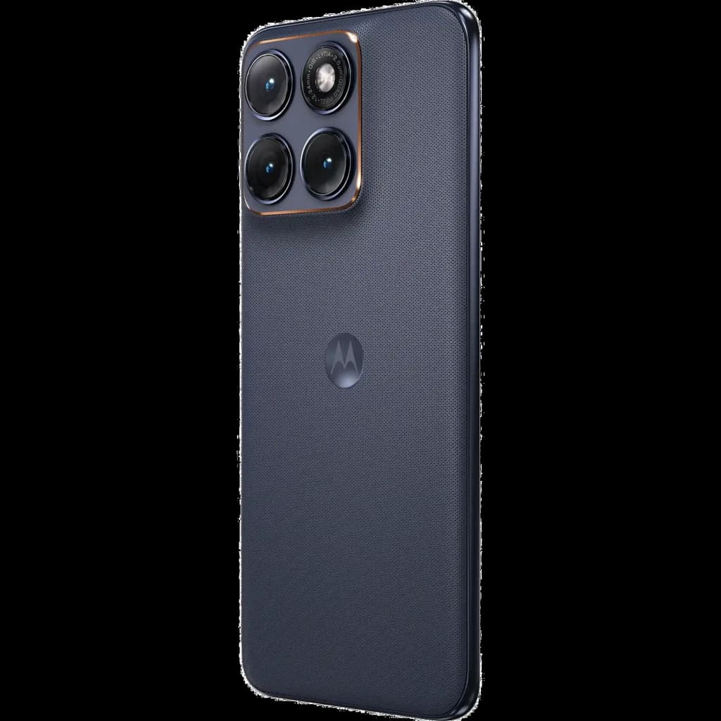 Trasera en acabado PANTONE Silhouette azul oscuro con textura, módulo de cámara triple grande con bordes dorados y logo Motorola centrado
