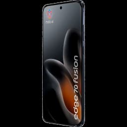 Smartphone Motorola Moto Edge 70 Fusion con pantalla pOLED curva, orificio centrado para cámara frontal y bordes delgados; diseño PANTONE Silhouette elegante
