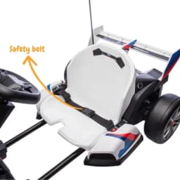 BMW Go Kart 24V blanco con asiento ajustable, cinturón de seguridad, volante deportivo y detalles M tricolor; diseño robusto y aerodinámico, ruedas