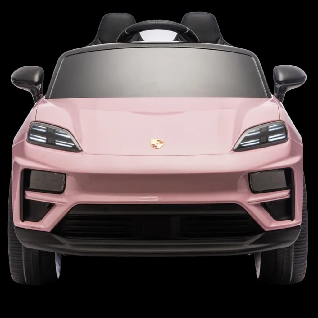 Frente do Porsche Macan rosa infantil 12V licenciado, faróis LED duplos, grade esportiva, volante preto e emblema central; inclui comando parental 2.4G