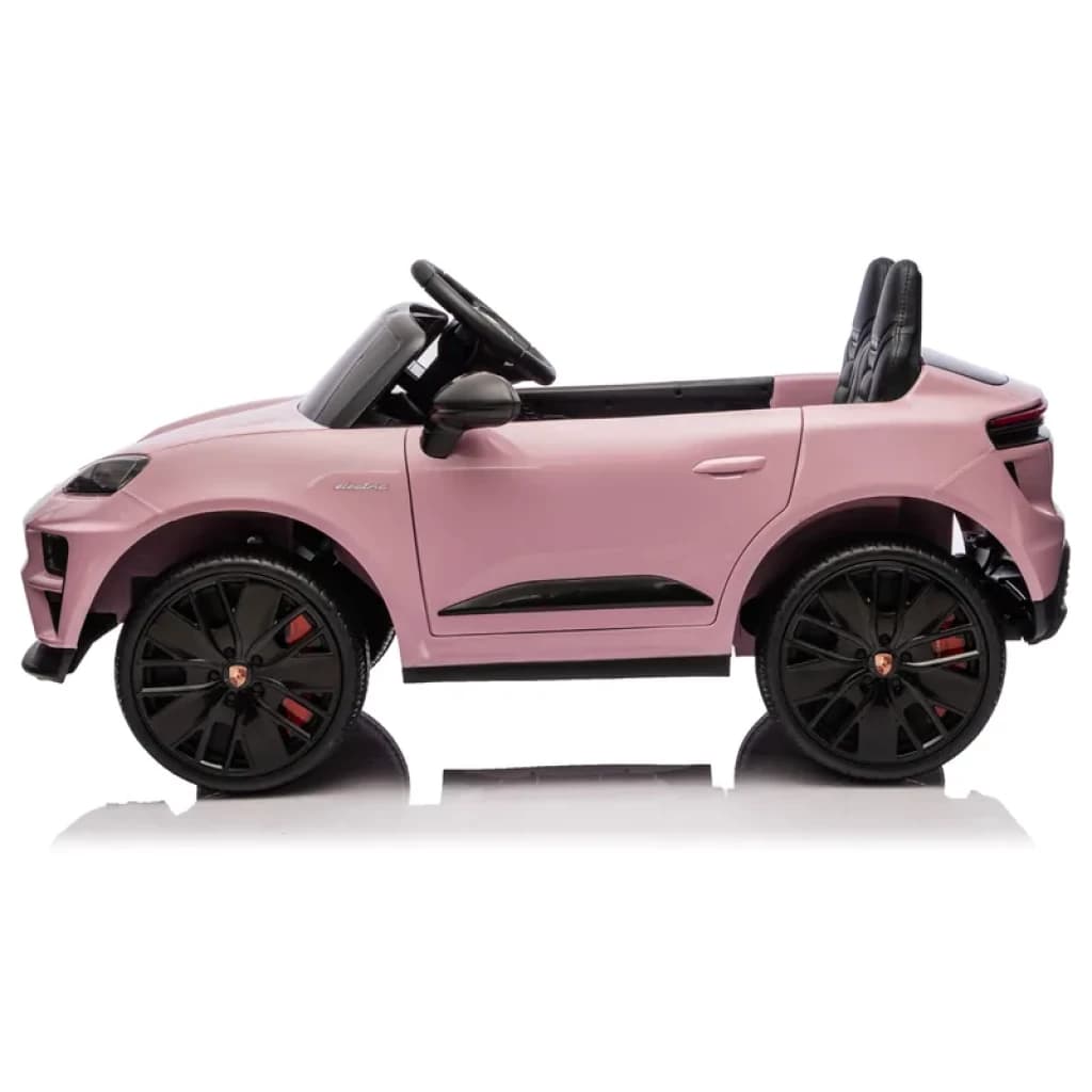 Porsche Macan rosa infantil 12V licenciado, estilo SUV, rodas esportivas pretas com detalhes vermelhos, bancos duplos, volante e acabamento realista
