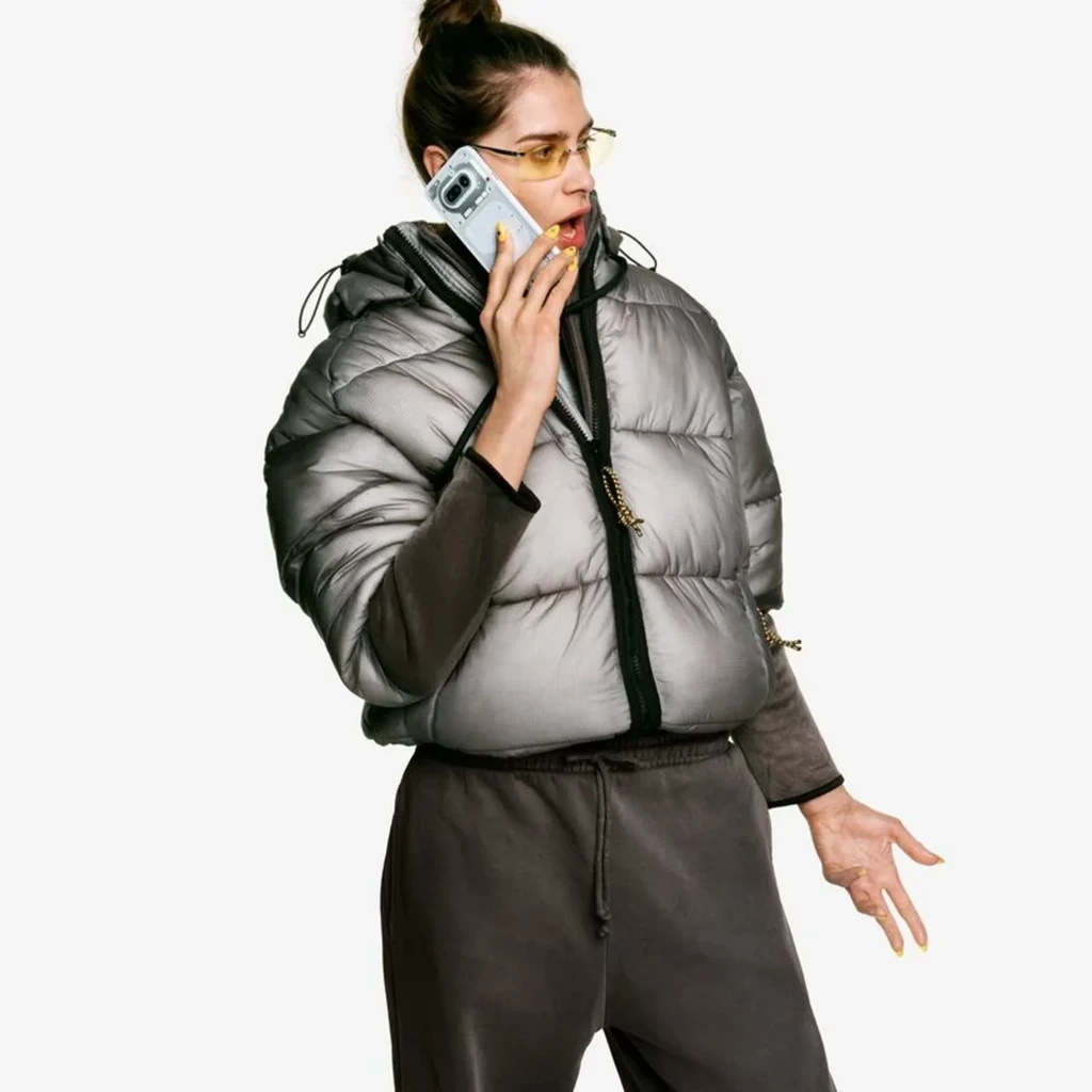 Nothing Phone 4a 5G blanc avec dos transparent et Interface Glyph, double caméra arrière, écran bord fin perforé, 256 Go, 12 Go RAM, Nothing OS 4.1 - Ítem10