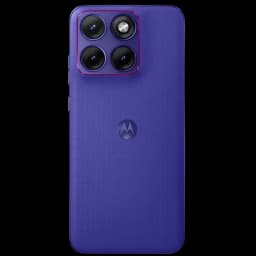 Trasera en azul PANTONE Orient Blue con textura y módulo de triple cámara grande con bordes magenta; logo Motorola centrado y marco lateral metálico