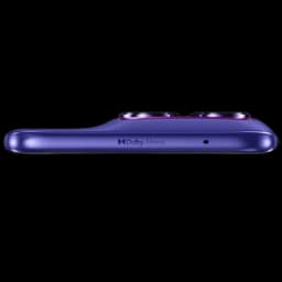 Borde superior en azul PANTONE Orient Blue con textura, módulo de cámaras saliente y conector de micrófono; acabado elegante del Motorola Moto Edge 70 Fusion