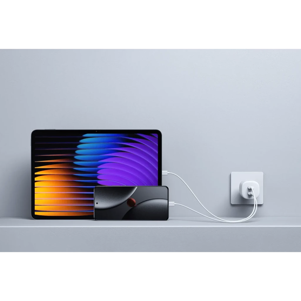 Xiaomi 45W Nano Turbo Cargador 2‑Puertos, cuerpo compacto blanco con clavija europea y dos puertos USB‑C anaranjados, diseño minimalista y portátil - Ítem3