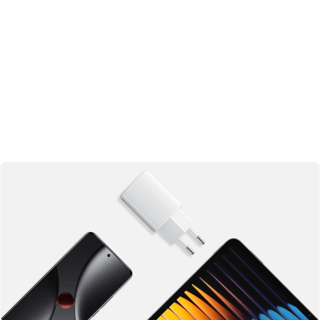 Xiaomi 45W Nano Turbo Cargador 2‑Puertos, cuerpo compacto blanco con clavija europea y dos puertos USB‑C anaranjados, diseño minimalista y portátil - Ítem4