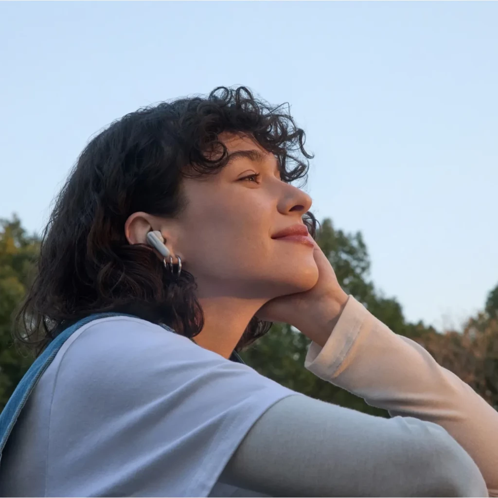 Oneplus Nord Buds 4 Pro Negro auriculares inalámbricos con estuche mate compacto, LED frontal verde, diseño intraural ergonómico y acabado minimalista - Ítem1