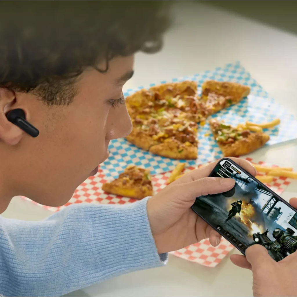 Oneplus Nord Buds 4 Pro Negro auriculares inalámbricos con estuche mate compacto, LED frontal verde, diseño intraural ergonómico y acabado minimalista - Ítem4