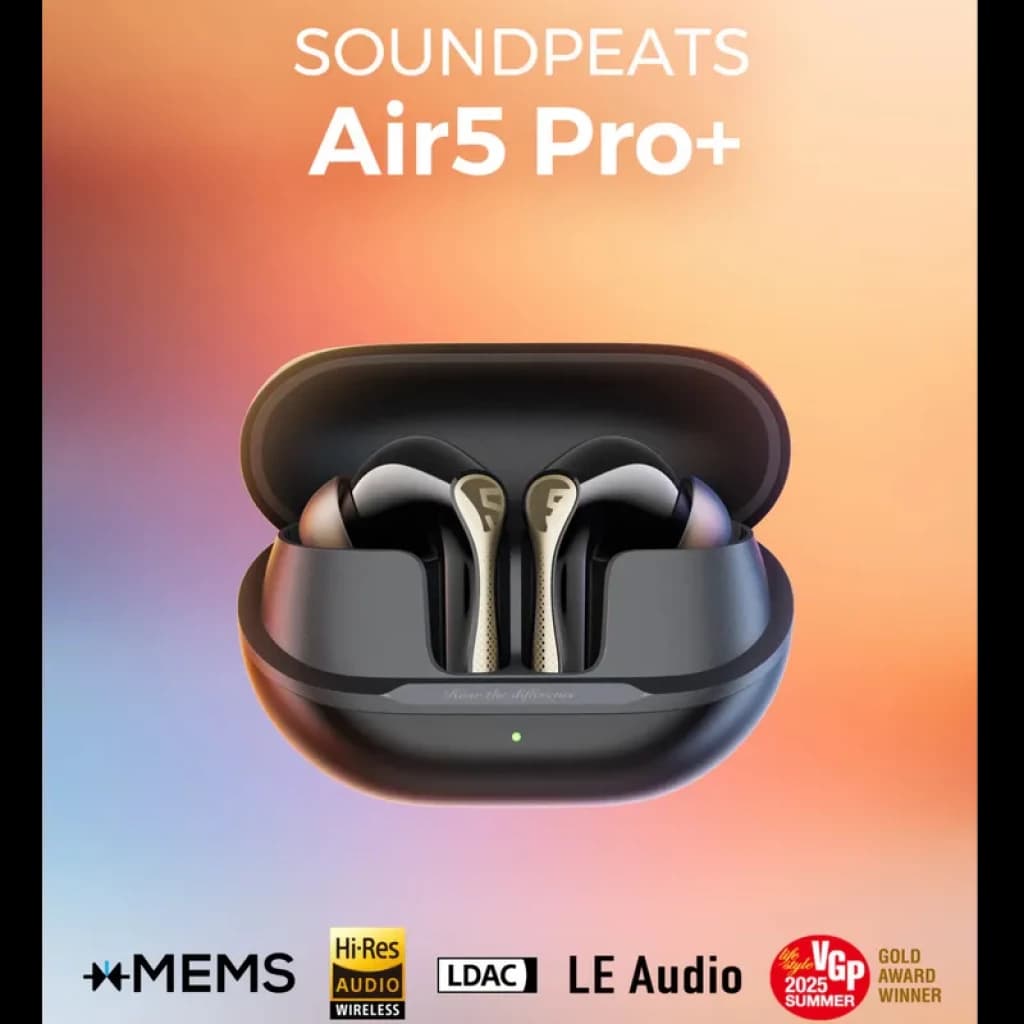 Estuche negro compacto con auriculares TWS SoundPEATS Air5 Pro+ de vástago metálico, LEDs frontales y logotipo; destaca compatibilidad Hi-Res, LDAC y LE Audio