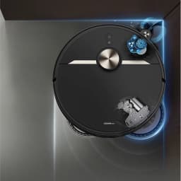 Robô Deerma X80 Ultra preto com tampa metálica central, sensor frontal e módulo lateral de esfregamento duplo giratório iluminado a azul