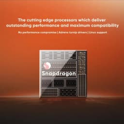 Processeur Snapdragon mis en avant sur fond orange, illustrant puce moderne avec modules détaillés, promesse de performances élevées et compatibilité