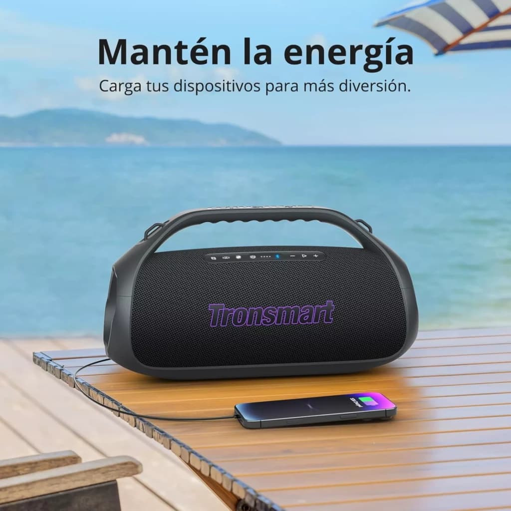 Enceinte Tronsmart Bang 2 Bleu 90 W au design boombox portable, poignée intégrée, grille noire, logo violet lumineux, voyants LED supérieurs, posée près