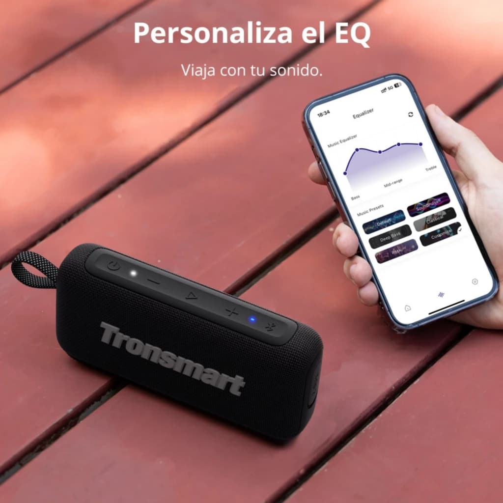 Altavoz portátil Tronsmart Trip 2 azul con correa, malla textil y botones de control; emparejado por Bluetooth 5.3 y app móvil para ajustar el ecualizador