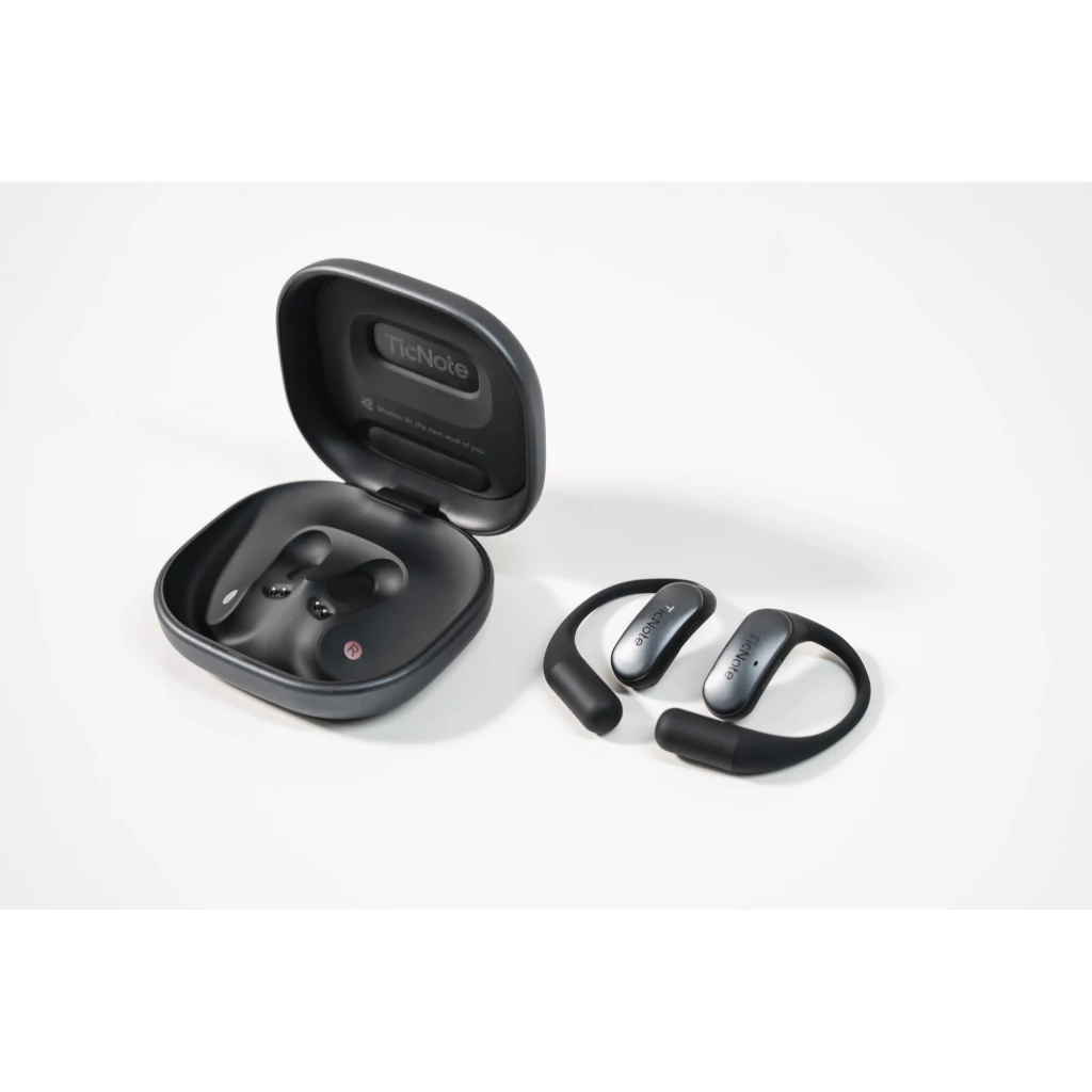 TicNote Pods 4G Blanco en estuche de carga blanco mate; auriculares open-ear curvos con panel plateado, almohadillas suaves y luz indicadora roja - Ítem14