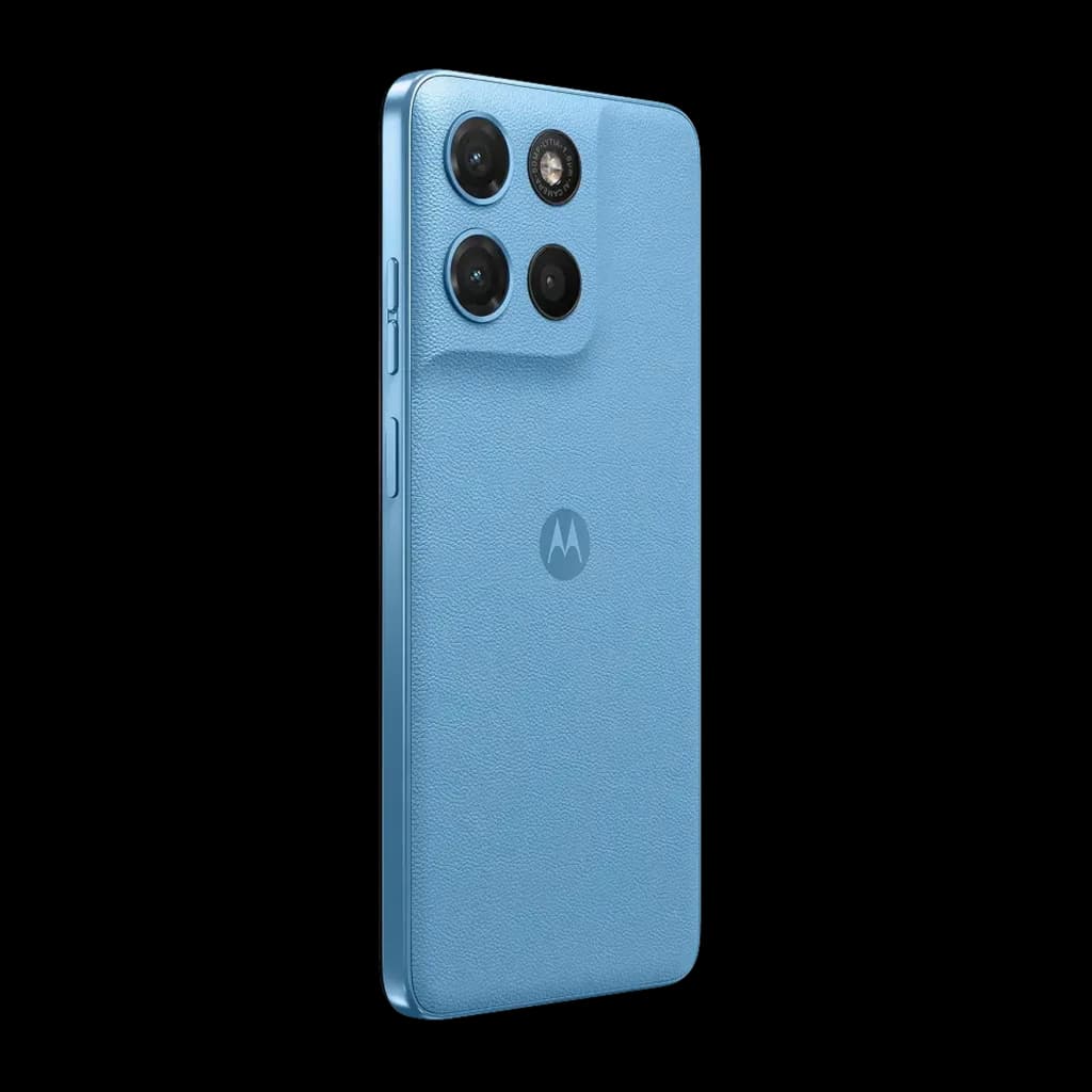 Motorola Moto G17 128GB Alaskan Blue con trasera texturizada azul, módulo triple de cámaras prominente y botones laterales; diseño elegante y moderno