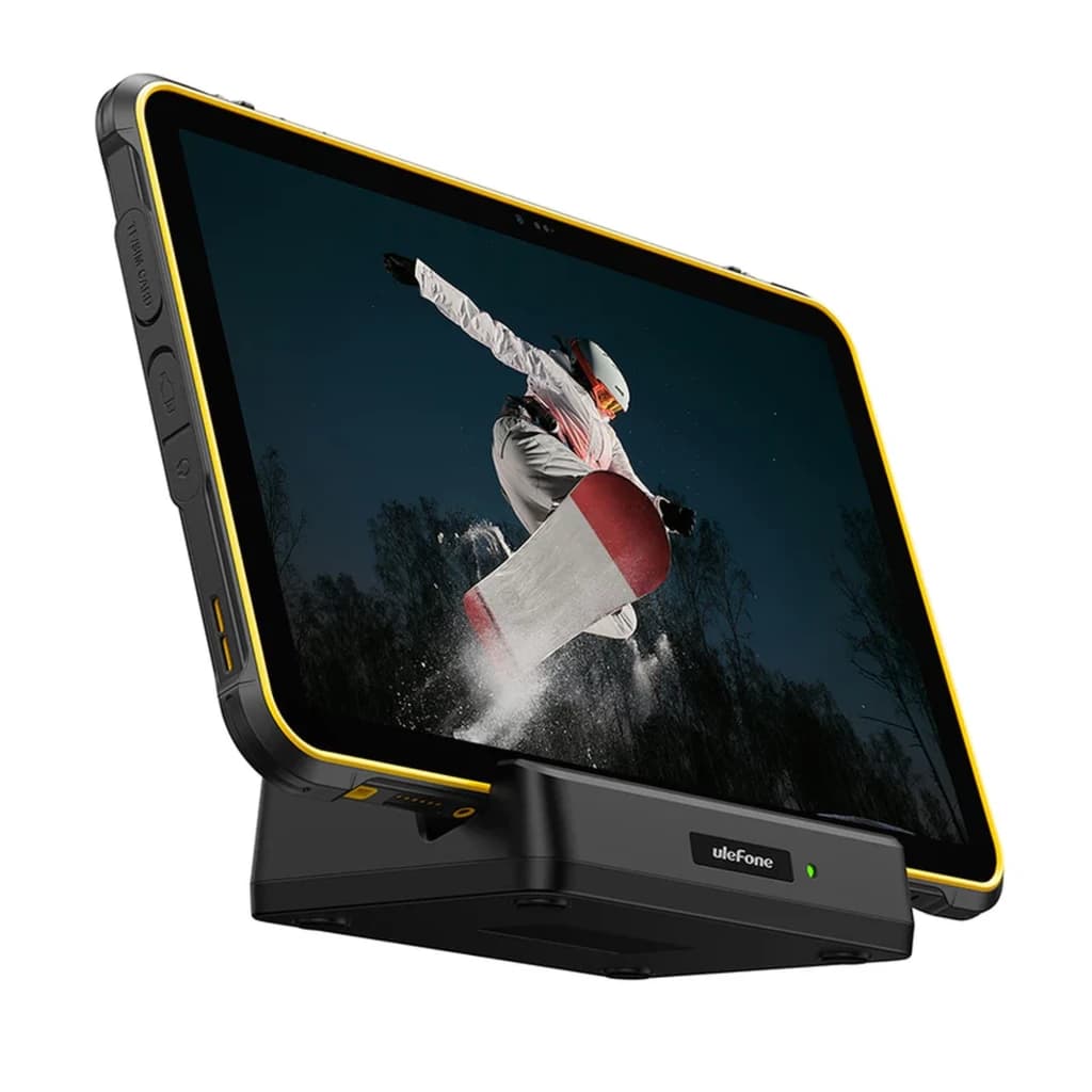 Tablette robuste noire Ulefone RugKing Pad 2 Pro sur dock, cadre renforcé jaune, grands boutons latéraux, écran affichant un snowboarder en action