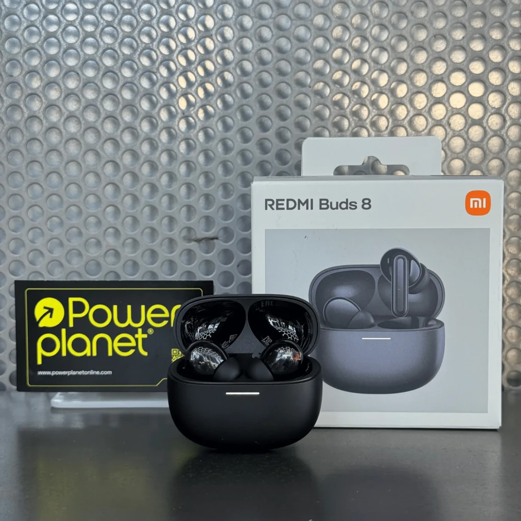 Auriculares Xiaomi Redmi Buds 8 ANC negros con estuche mate, diseño in-ear con puntas de silicona, vástagos rectos y LED frontal; compactos y elegantes - Ítem4
