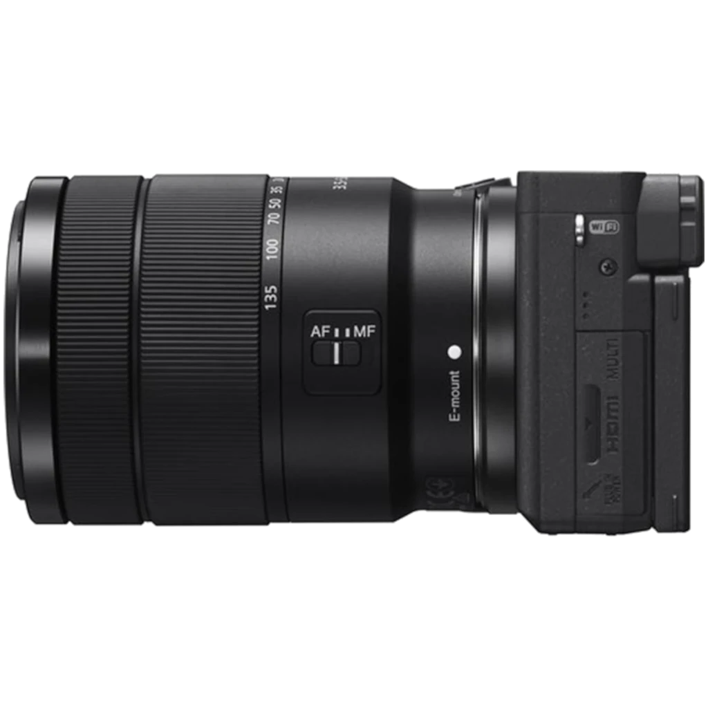 Sony Alpha ILCE-6400AM APS-C 24,2MP 4K kit 18-135mm; corpo preto compacto, grip texturizado, lente grande com estabilização OSS e controles acessíveis - Item5