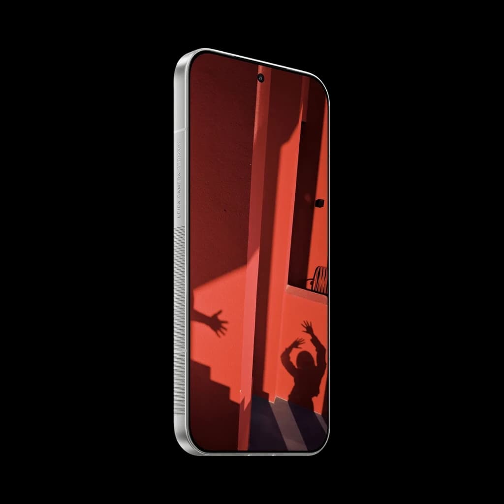 Xiaomi Leica Leitzphone 5G negro con pantalla OLED 6.9 casi sin bordes, cámara frontal en orificio centrado y marco metálico plateado elegante