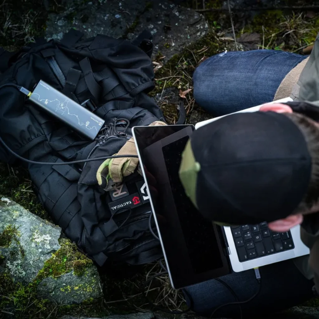 Batterie externe Tactical Squad Head Quarters 65 W en aluminium gris - Ítem6