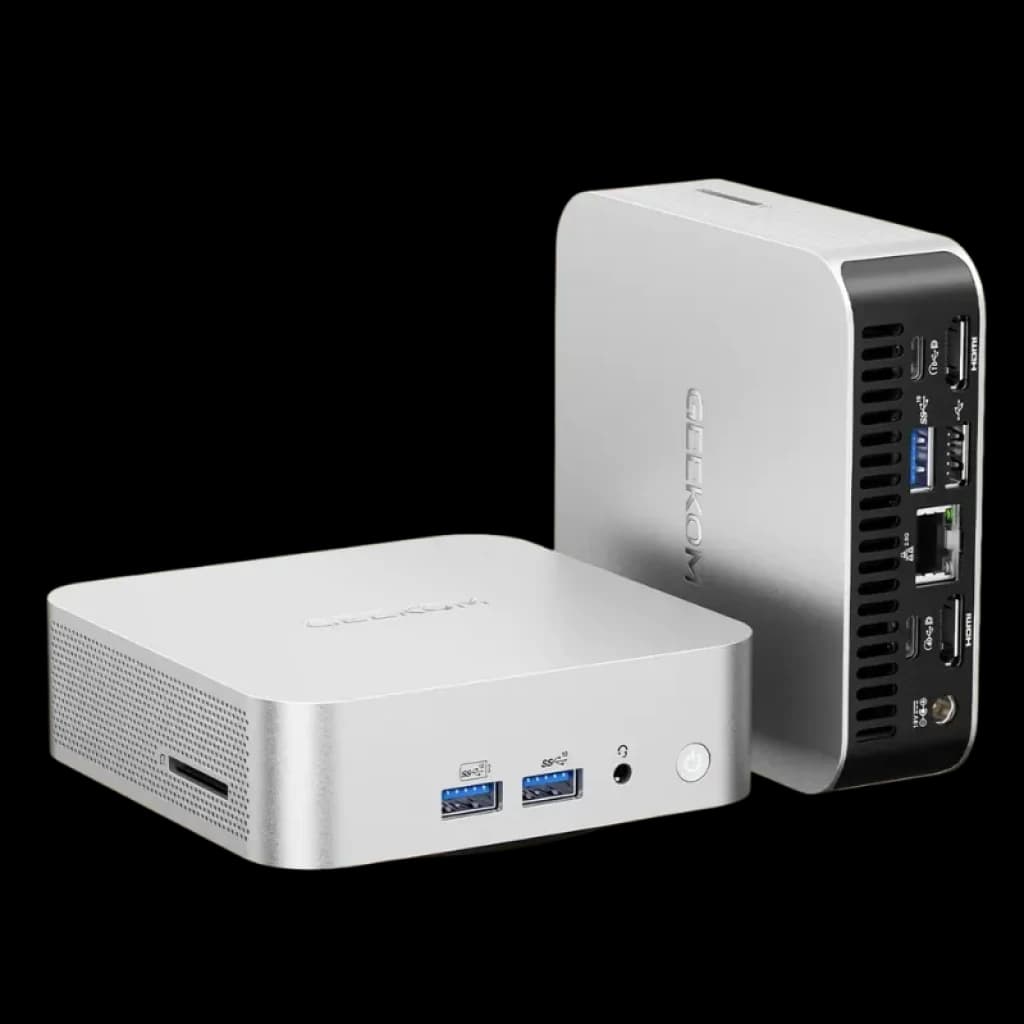 Mini PC Geekom A5 Pro prateado, compacto, com Ryzen 5 7430U, 16GB, 512GB, portas USB frontais, leitor SD, traseira com HDMI, USB, Ethernet e ventilação