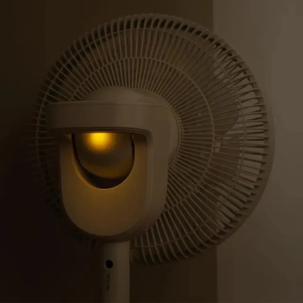 Ventilateur sur pied beige avec grand grillage rond et lumière LED chaude centrale, design 3 en 1 compact et silencieux, style moderne pour intérieur