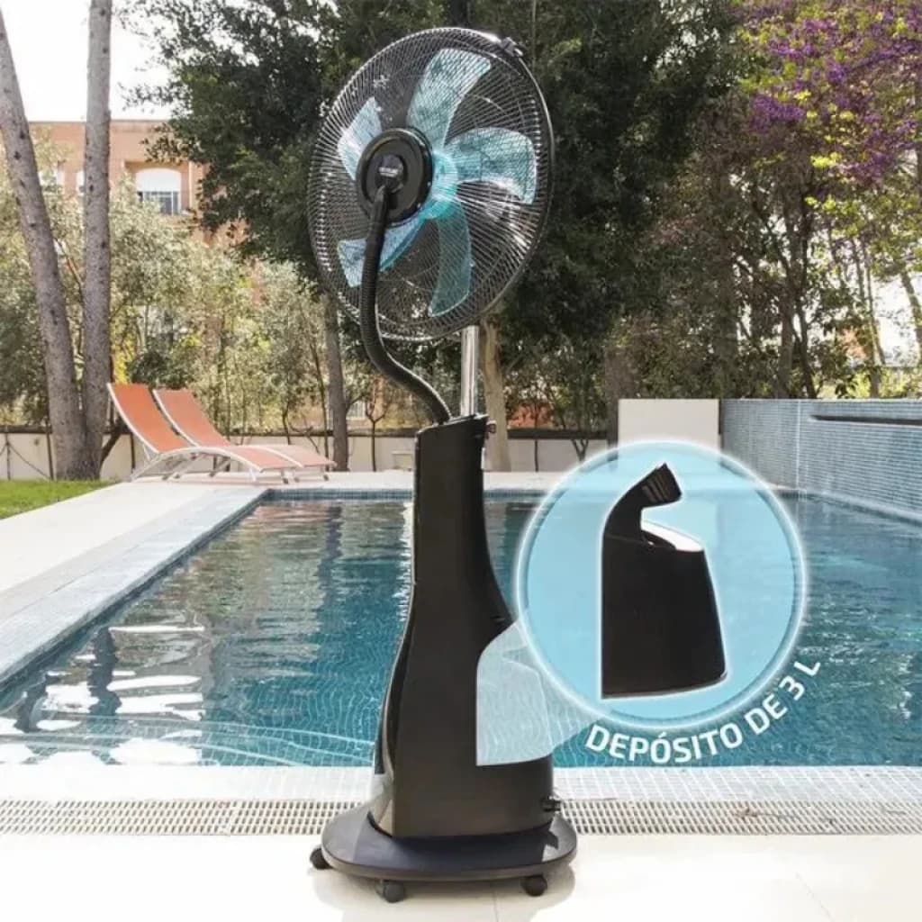 Cecotec EnergySilence 690 FreshEssence: ventilador de pie negro con aspas azules, nebulizador integrado, depósito de 3 L y base con ruedas para exterior