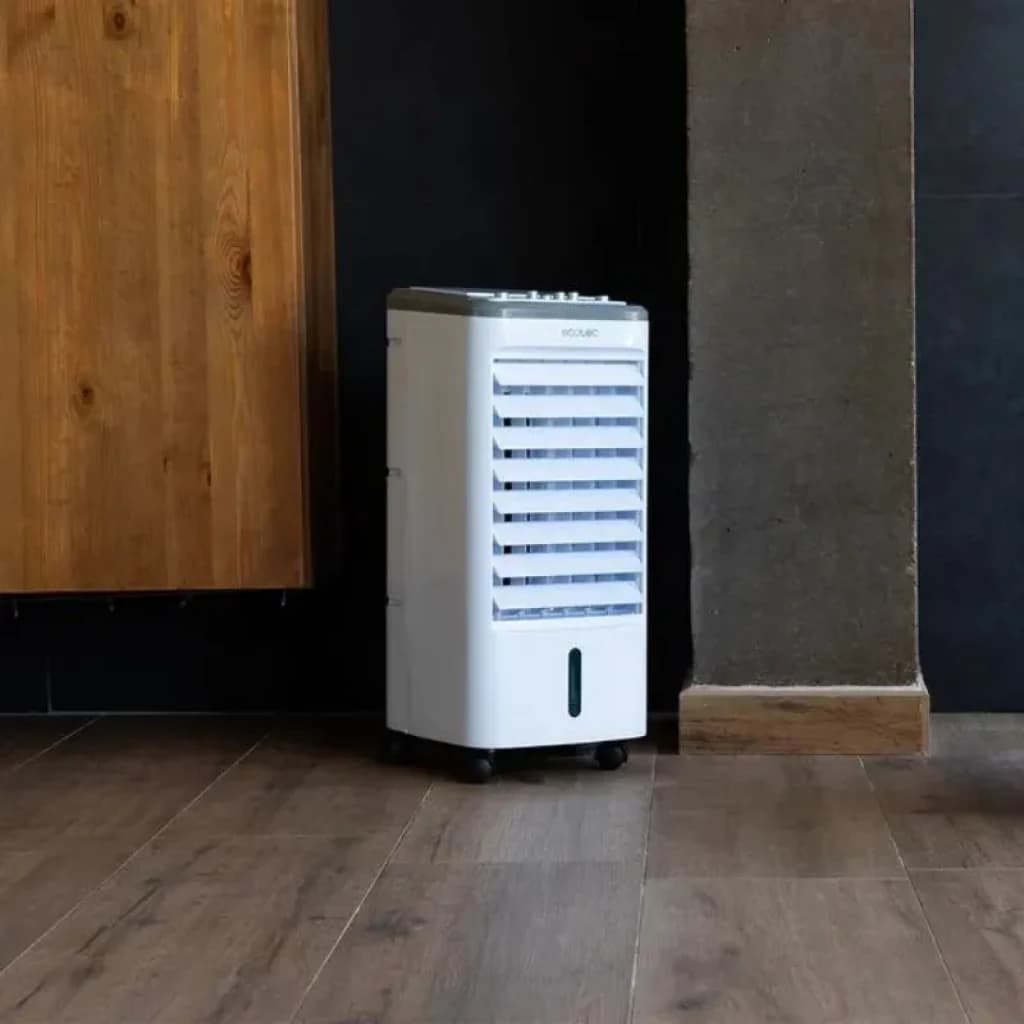 Cecotec EnergySilence 3500 Cool Compact, climatizador evaporativo blanco con lamas frontales, depósito visible, panel superior gris y ruedas para fácil