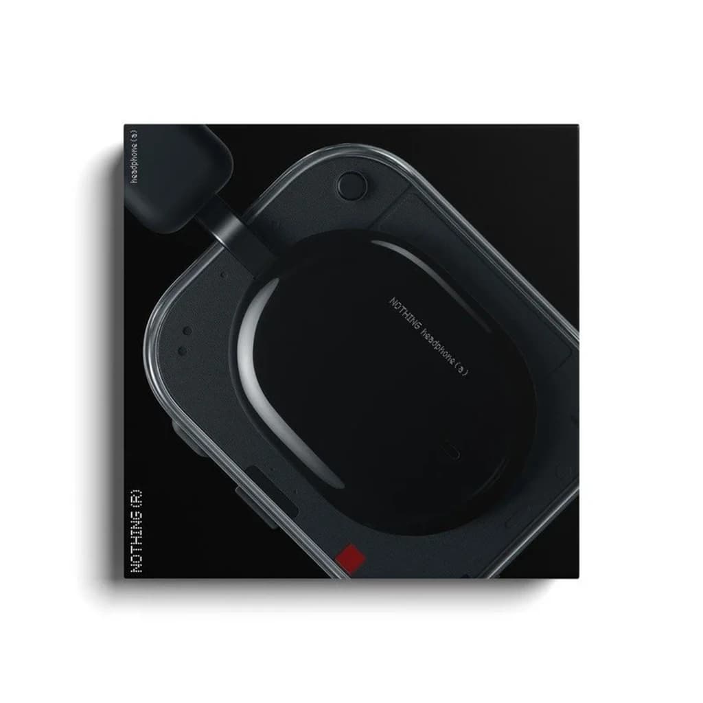 Nothing Headphone a Preto em destaque na caixa, design minimalista em preto com detalhes translúcidos e acentos vermelhos, cabo e conector visíveis no topo
