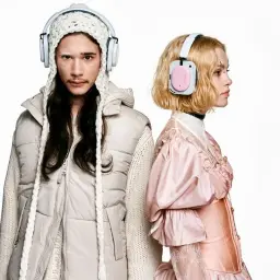 Nothing Headphone (a) Rosa sem fios com diadema, conchas quadradas rosa com moldura branca, almofadas macias e hastes ajustáveis, design moderno e leve