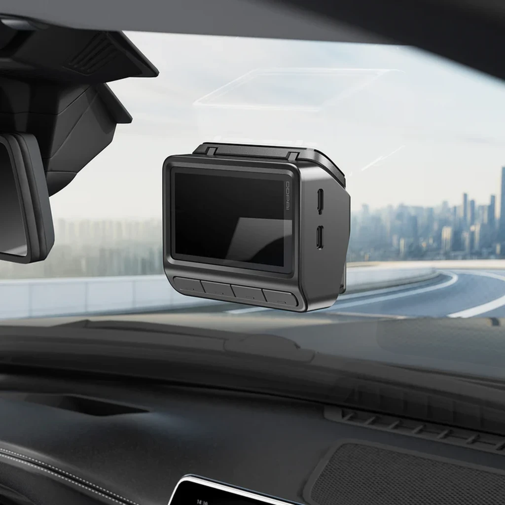 Cámara dash DDPAI Z90 2CH con lente 4K frontal, módulo trasero 4G, pantalla trasera integrada y memoria 64GB; diseño compacto en negro y gris - Ítem3