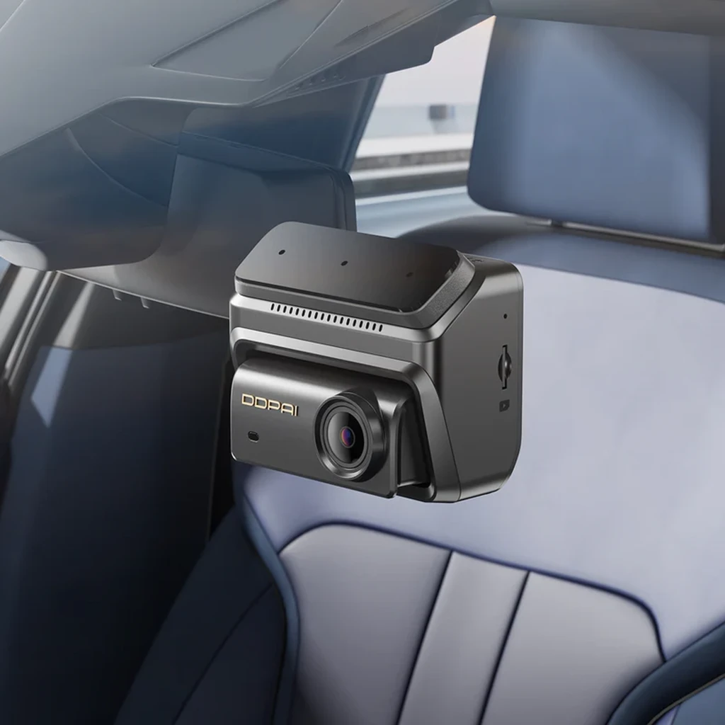 Cámara dash DDPAI Z90 2CH con lente 4K frontal, módulo trasero 4G, pantalla trasera integrada y memoria 64GB; diseño compacto en negro y gris - Ítem2
