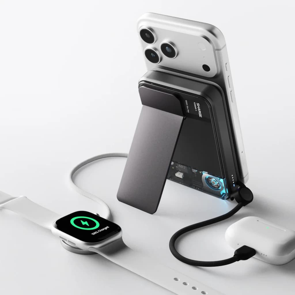 Power bank blanco Sharge ICEMAG 3 con soporte plegable, ventana transparente al ventilador activo, carga Qi2 25W y puertos para iPhone, Apple Watch y AirPods