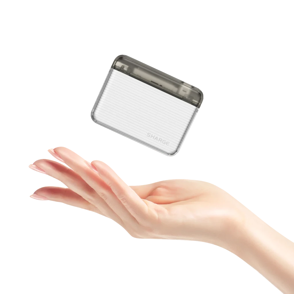 Power bank SHARGE Flow 20 W 10000 mAh transparente, corpo compacto com tampa translúcida, porta USB-A lateral e acabamento texturizado branco - Item2