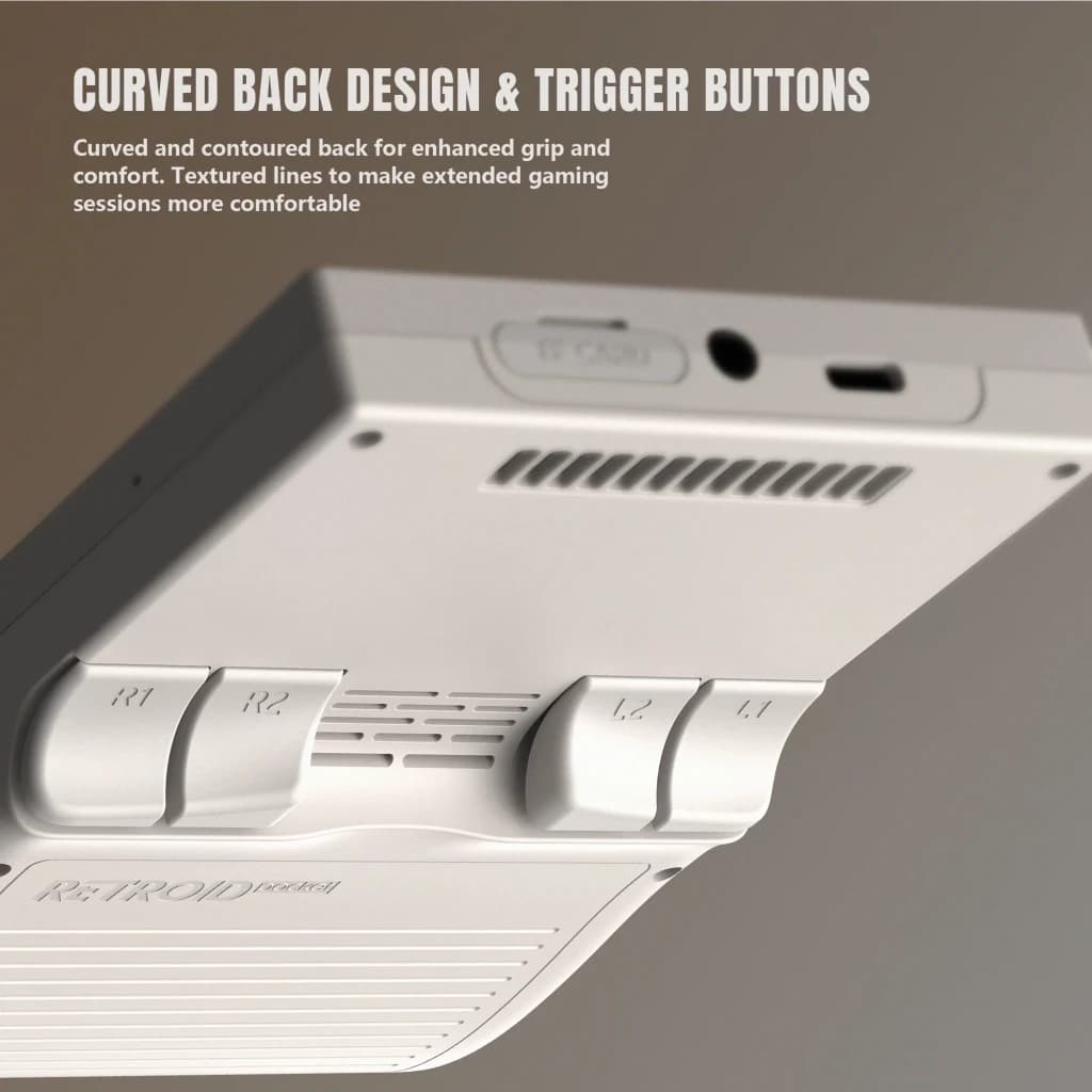 Retroid Pocket Classic 6 portátil en color claro con trasera curvada, agarre texturizado y gatillos L1 L2 R1 R2; puerto USB y salida de audio visibles