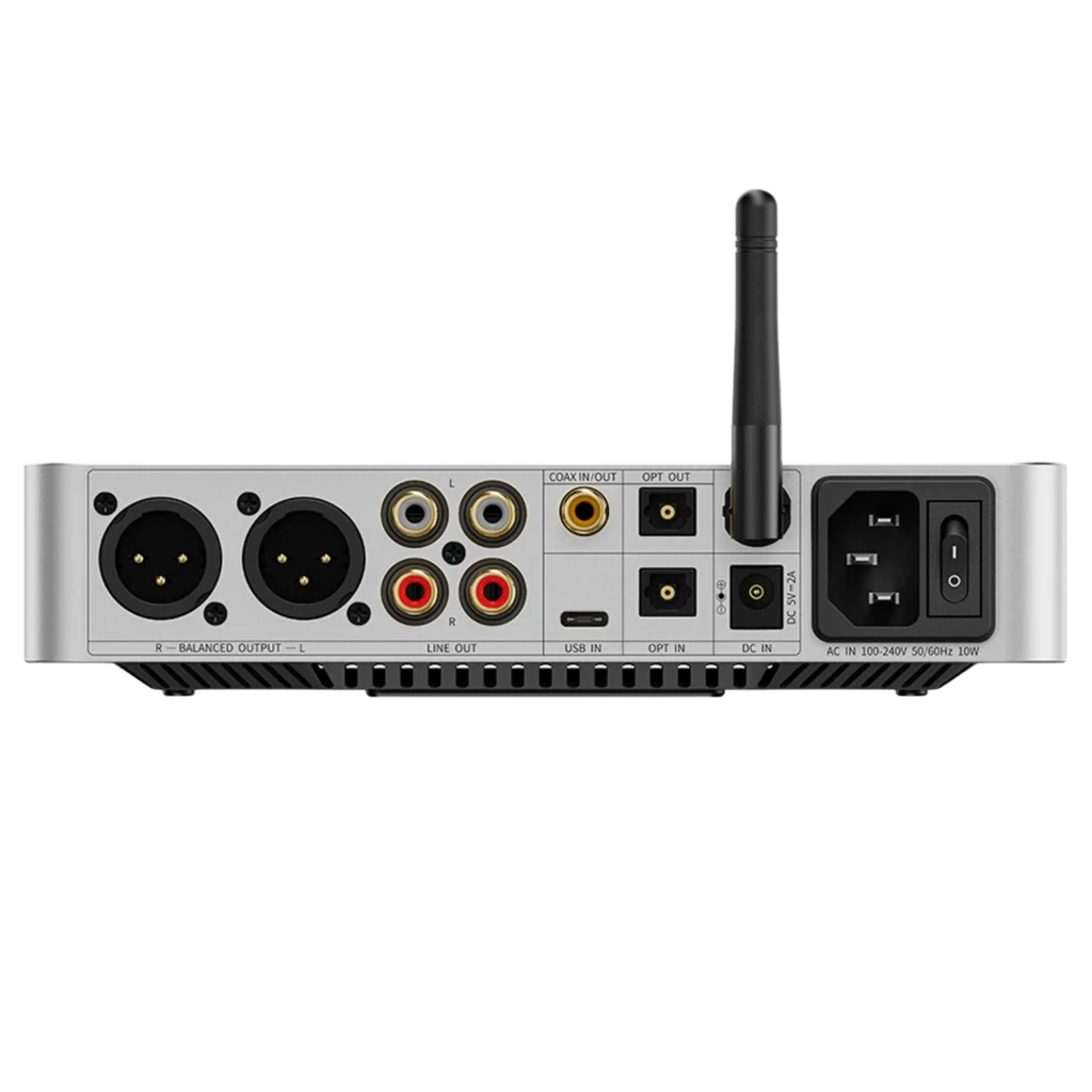 FiiO BR15 DAC R2R Hi-Res prateado com antena, display frontal, botões azuis, chassi metálico e saídas balanceadas XLR e RCA para áudio de alta qualidade - Item3