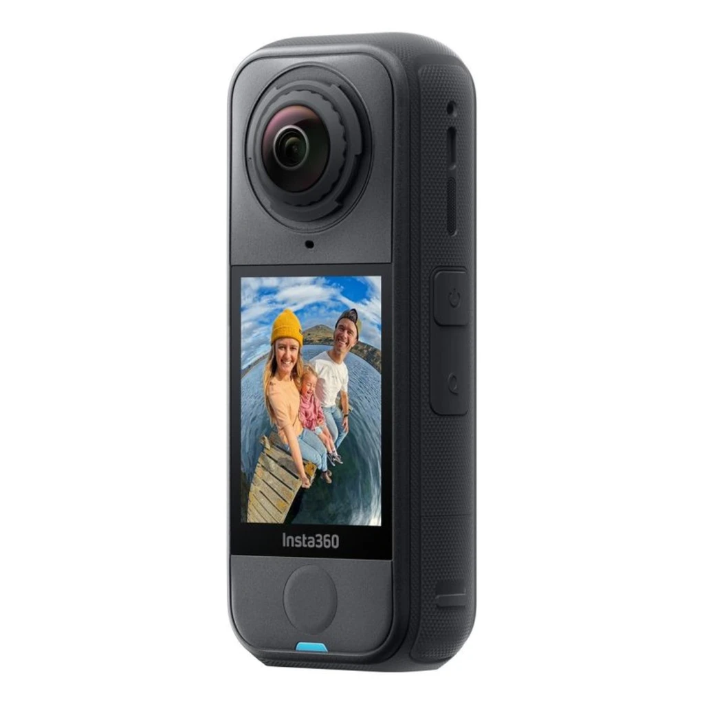 Caméra 360 compacte noire avec double objectif fisheye, corps étanche antidérapant, indicateur LED bleu, boutons latéraux et micro avant pour Insta360 X4 - Ítem4