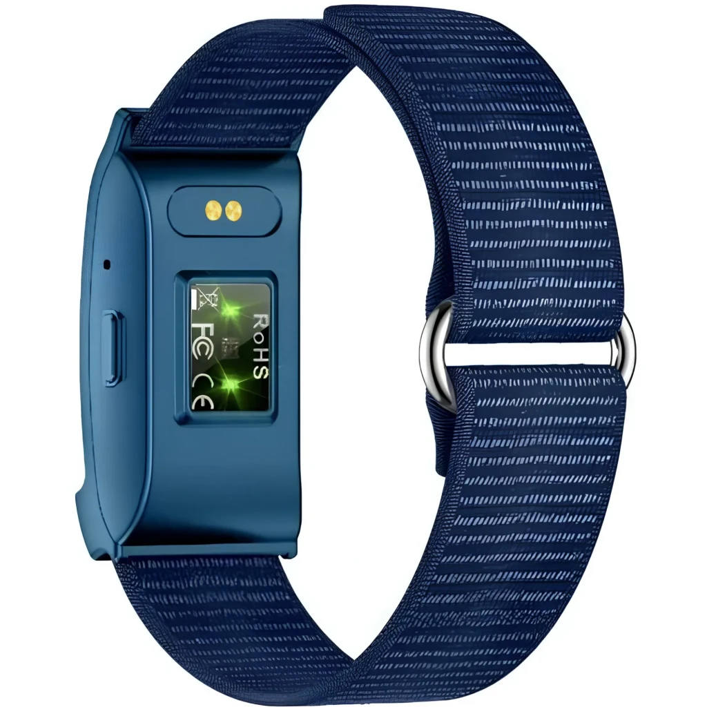 Pulseira desportiva azul com fecho metálico, sensor óptico traseiro e ecrã pequeno; design leve e resistente IP68 para uso diário e treino.