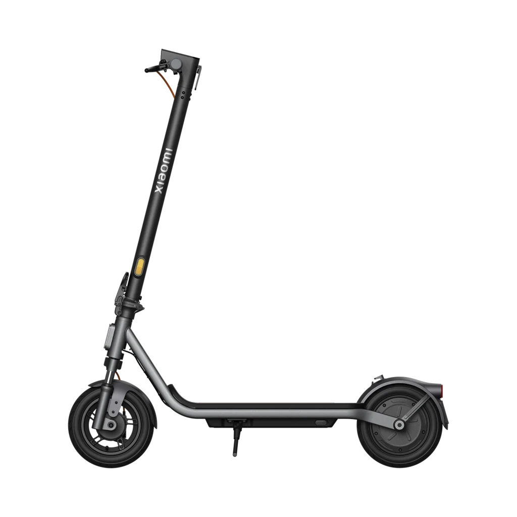 Xiaomi Electric Scooter 6 Lite preto com detalhes laranja, guidão reto, farol frontal, pneus de 10 pol, deck longo antiderrapante e suspensão dianteira - Item2
