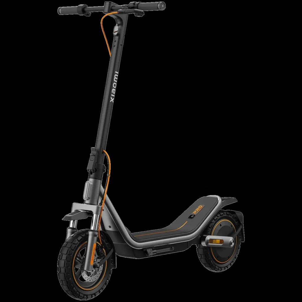 Xiaomi Electric Scooter 6 Pro pliable, cadre noir avec accents orange, grand deck antidérapant, pneus tout-terrain larges, phare avant LED et garde-boue