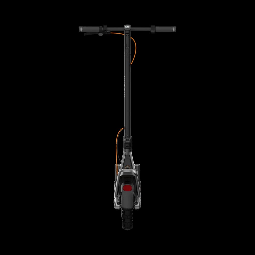 Trottinette Xiaomi Electric Scooter 6 Pro vue arrière, cadre noir mat, câbles orange visibles, large guidon, feu arrière rouge, pneu large antidérapant