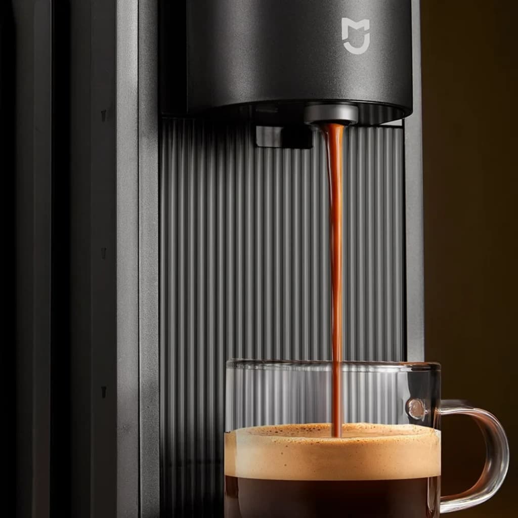 Machine à café à capsules Xiaomi Mijia noir mat, bec verseur inox, extraction espresso 19 bars, tasse en verre, réservoir 0,65 L, design compact strié