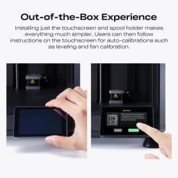Pantalla táctil de la Creality K2 SE mostrando auto calibración y soporte de bobina, interfaz clara para nivelación y verificación rápida del sistema