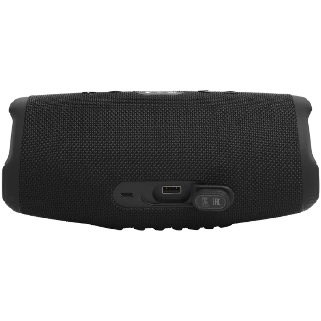 Caixa de som portátil JBL Charge 5 Wi-Fi preta, corpo cilíndrico em tecido, logo JBL dourado em destaque, botões superiores e radiadores laterais robustos - Item3