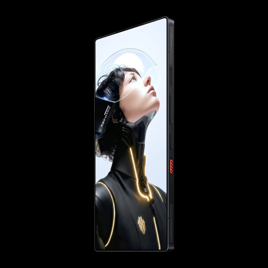 Nubia RedMagic 11 Pro 5G Golden Saga con pantalla AMOLED 6,85 pulgadas 144Hz, biseles finos, marco negro con botones laterales y detalle rojo gaming