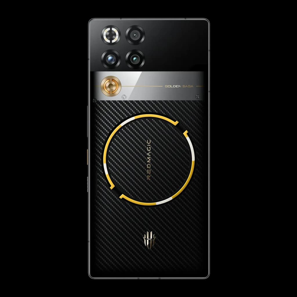 Nubia RedMagic 11 Pro 5G Golden Saga con tapa trasera negra de fibra de carbono, aro dorado decorativo, módulo triple de cámara y acentos metálicos elegantes