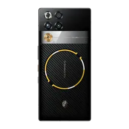 Nubia RedMagic 11 Pro 5G Golden Saga con tapa trasera negra de fibra de carbono, aro dorado decorativo, módulo triple de cámara y acentos metálicos elegantes